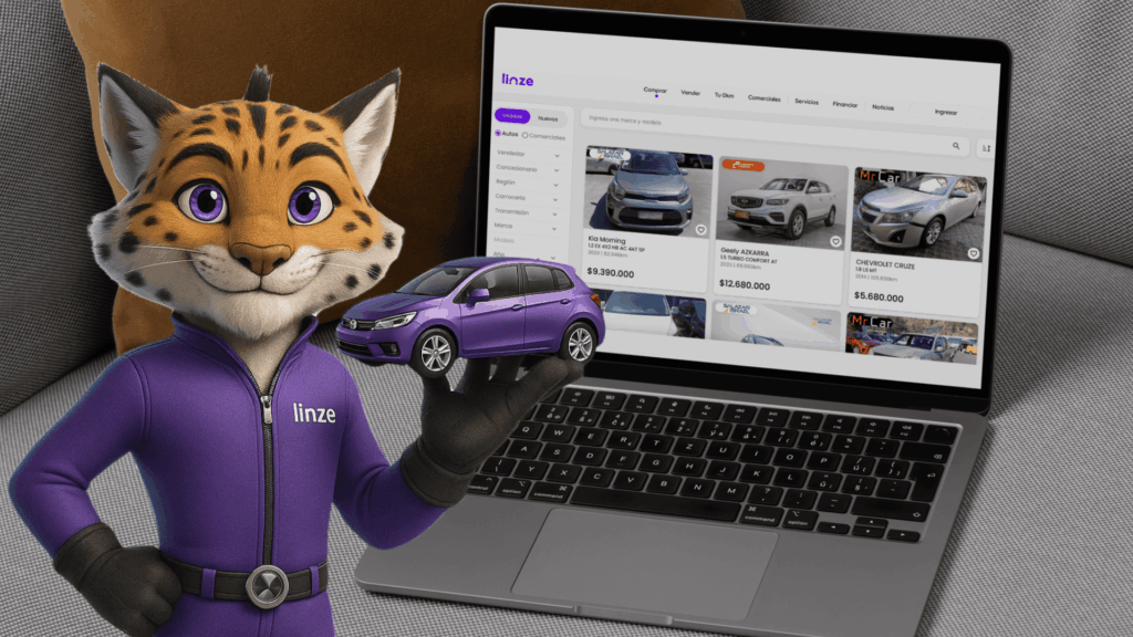 Vemos la pantalla de un computador mostrando la sección de autos usados chile 2026 a la venta de nuestra página web. Además, a nuestro personaje sosteniendo un auto en la mano.